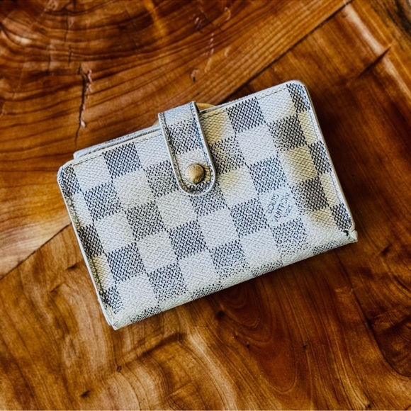 Louis Vuitton vintage luxury 4 less 🔥 Authentic carry a story not just a bag❤️❤️ - Picture 13 of 17